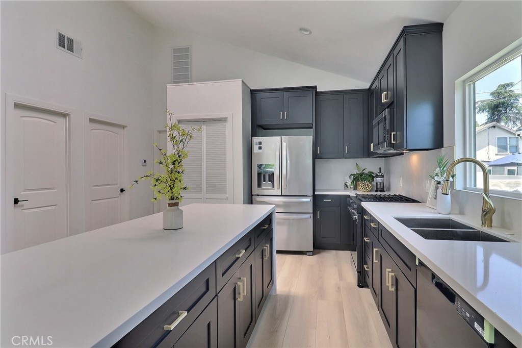 2015 W 42nd Place Property Photo 6