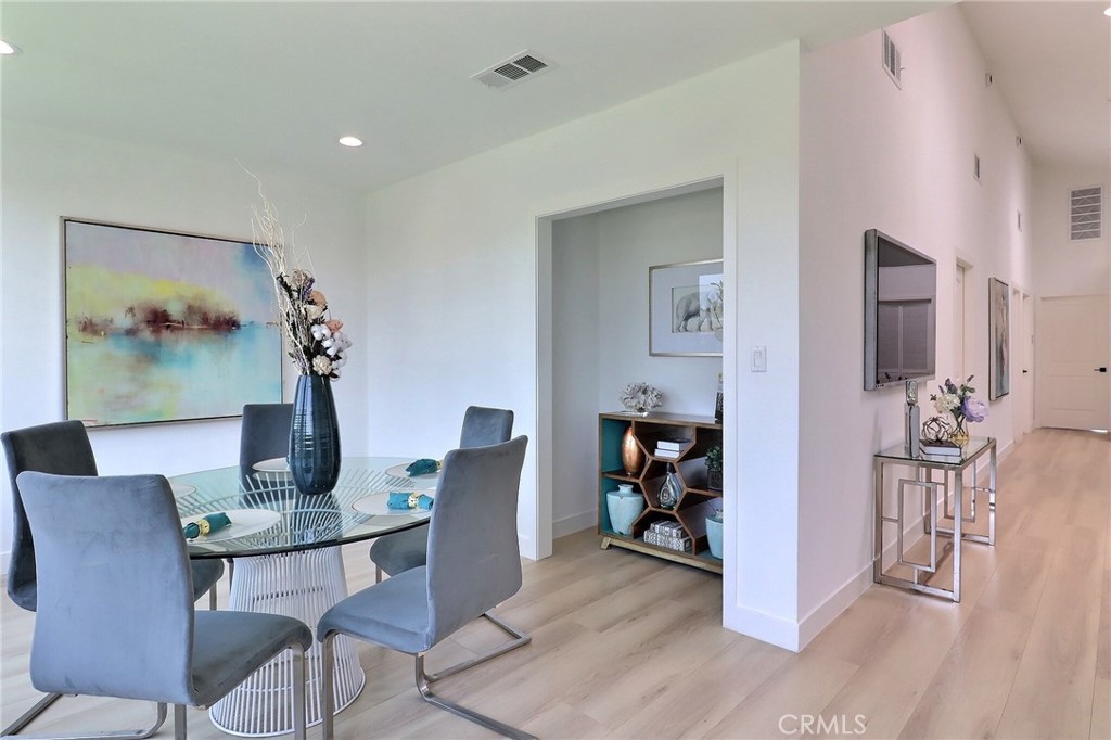 2015 W 42nd Place Property Photo 8