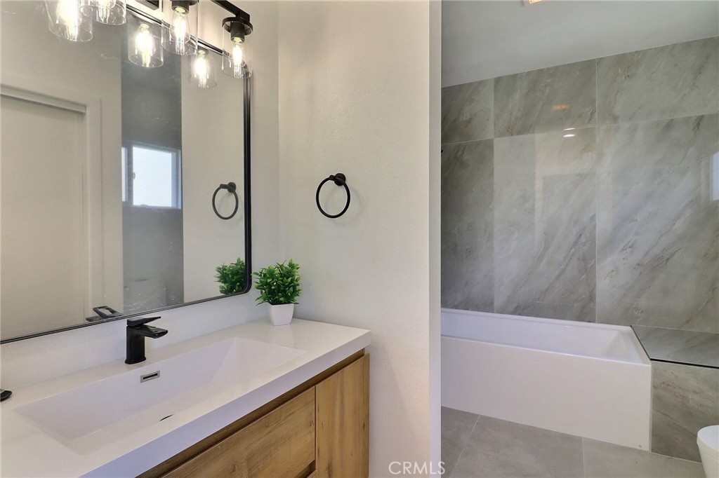 2015 W 42nd Place Property Photo 11