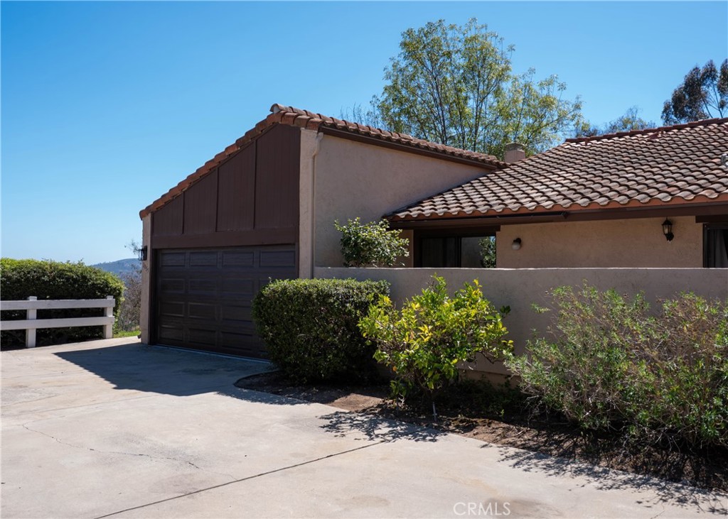 2055 Earl Glen Property Photo 1