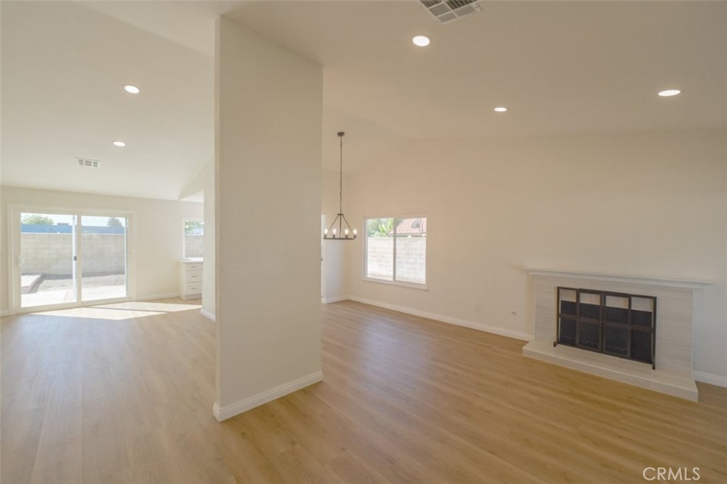 211 W Columbine Avenue Property Photo 6