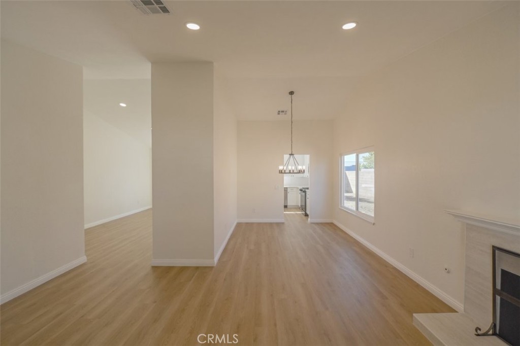 211 W Columbine Avenue Property Photo 9