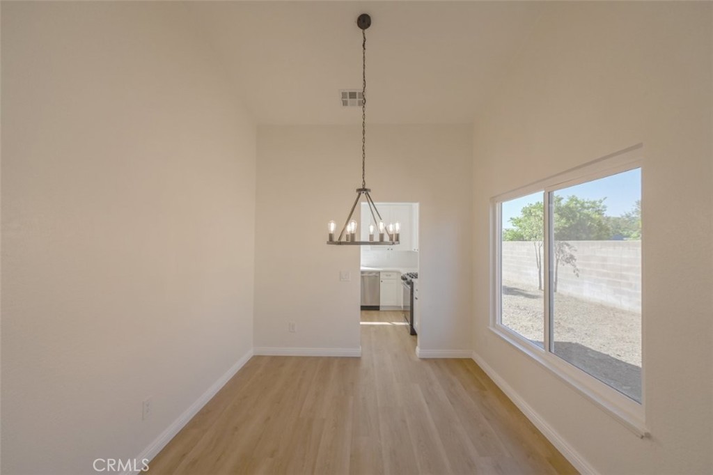 211 W Columbine Avenue Property Photo 10
