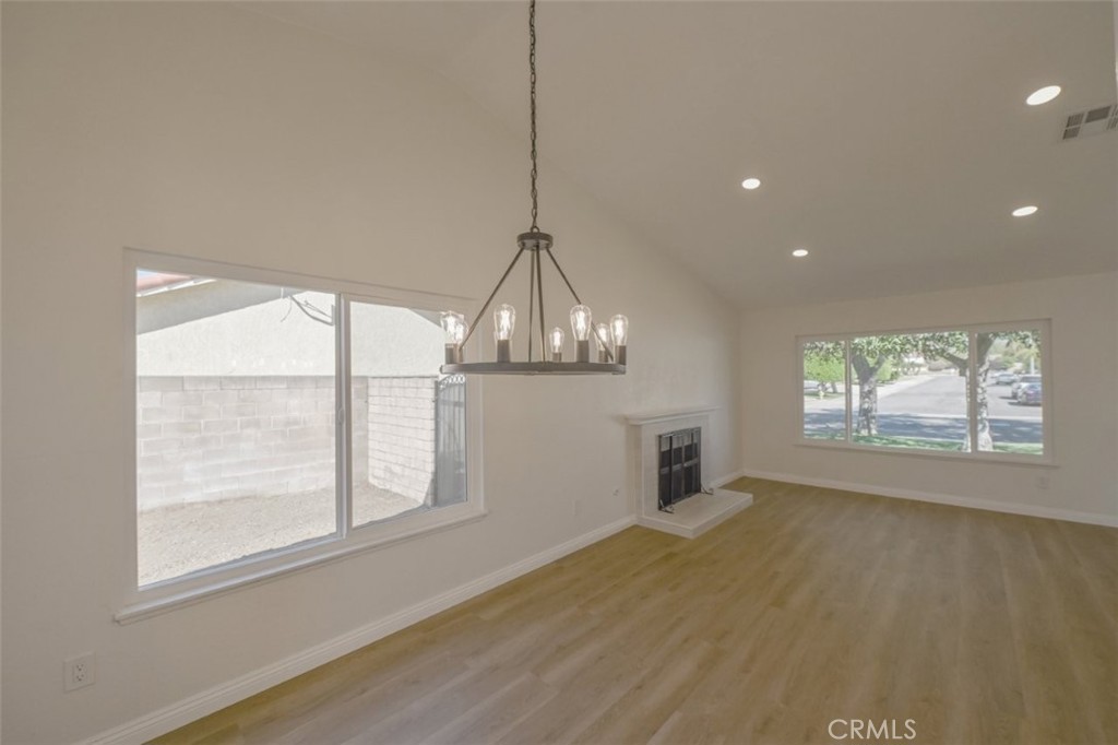 211 W Columbine Avenue Property Photo 12