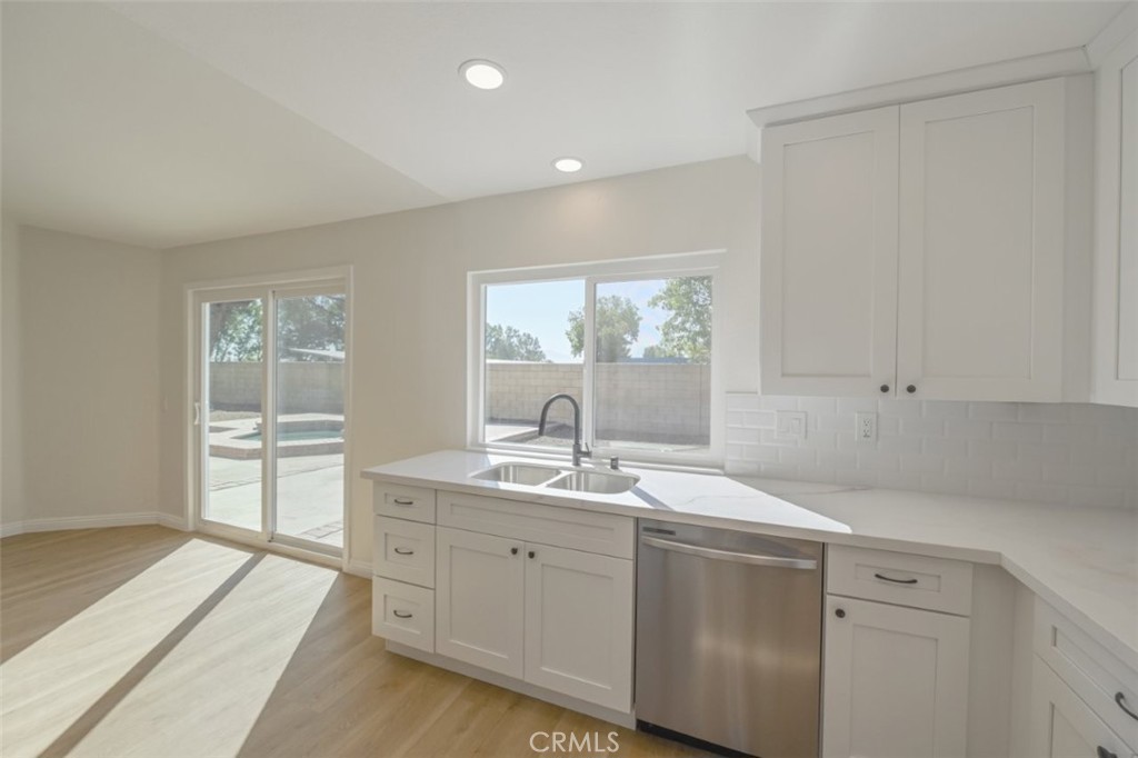 211 W Columbine Avenue Property Photo 15
