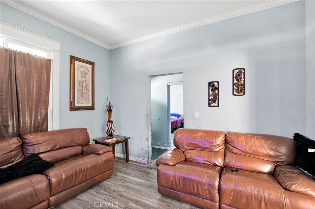 1076 W 5th St Property Photo 18