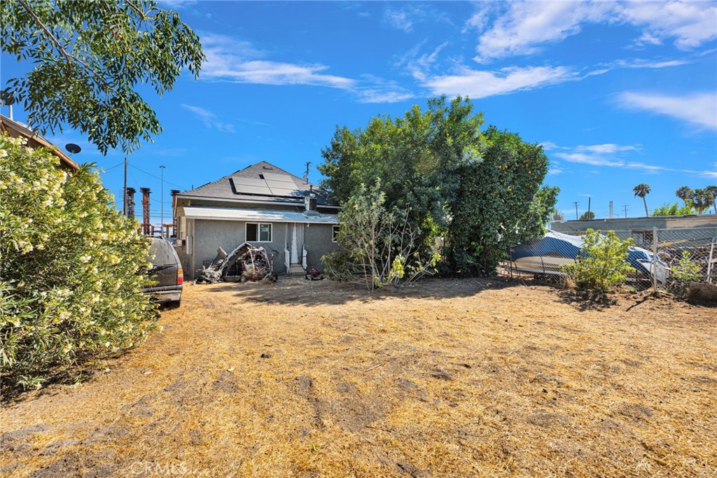 1076 W 5th St Property Photo 30