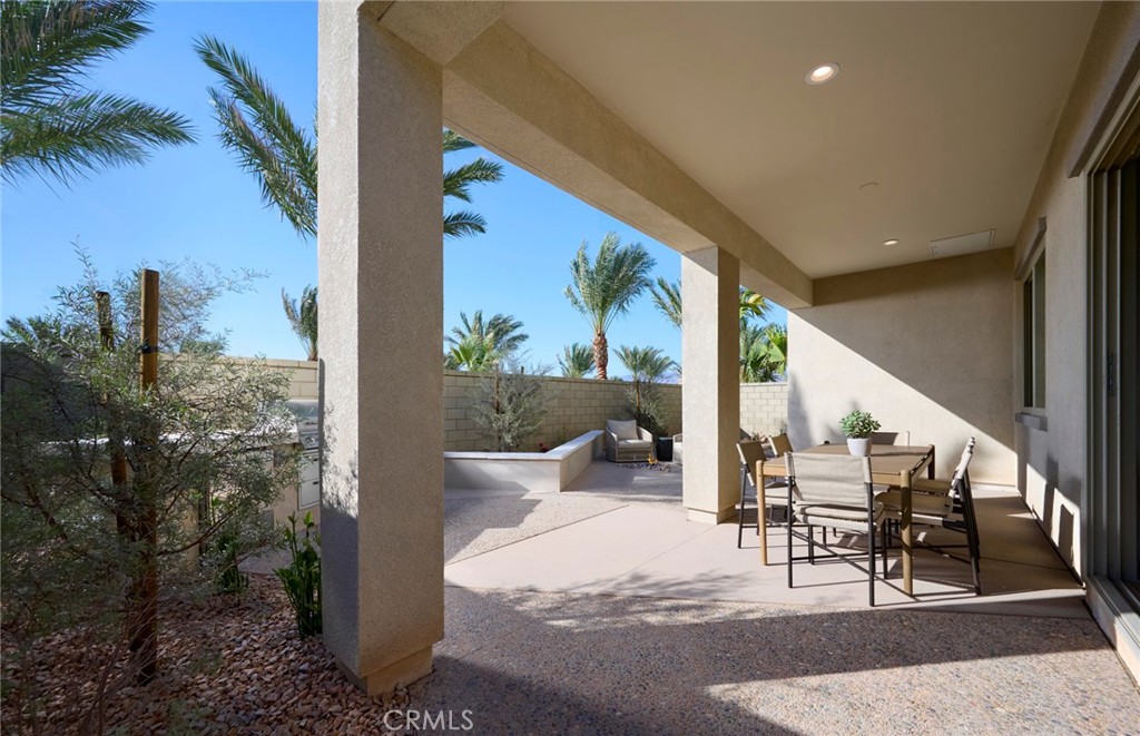 73830 Willow Creek Drive Property Photo 3