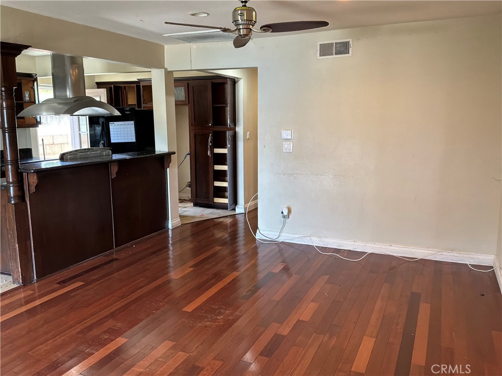21827 Nicolle Property Photo 3