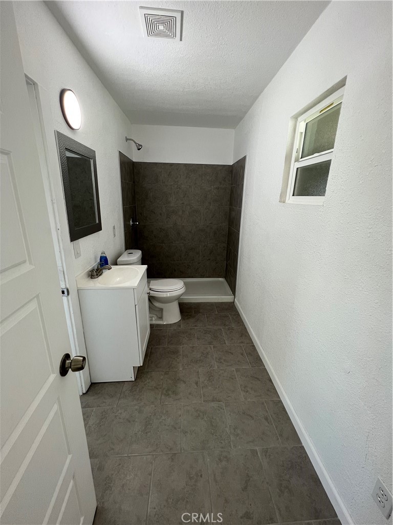 1906 Mentone Blvd A Property Photo 5