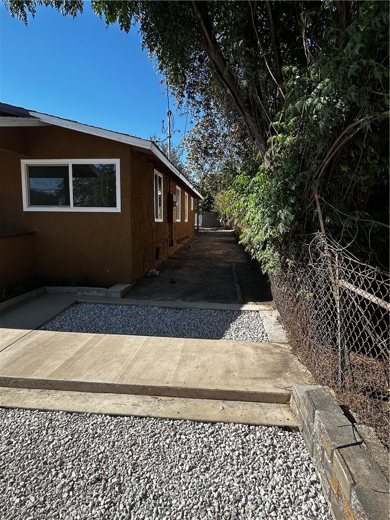 1380 W 5th Property Photo 5