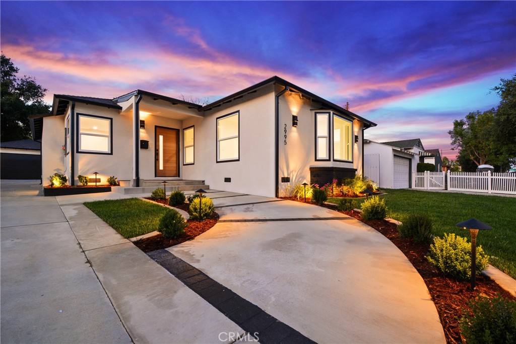 2995 E Del Mar Property Photo 1