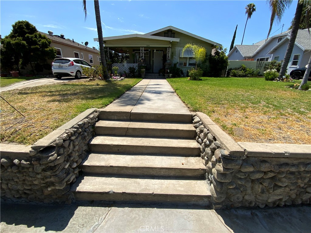 1295 N 9th Property Photo 1