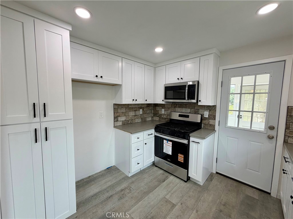 543 E 3rd Street Property Photo 14