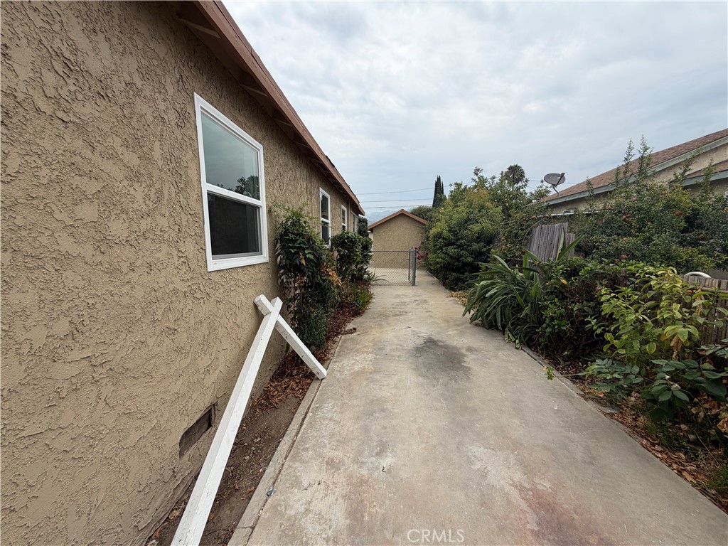 543 E 3rd Street Property Photo 22
