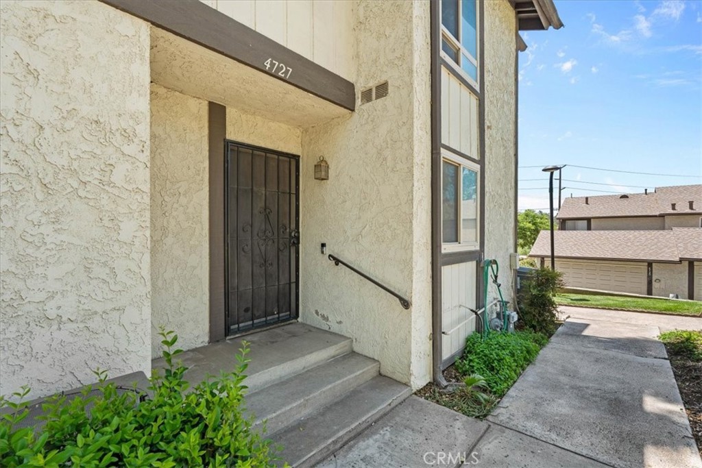 4727 Knickerbocker Property Photo 3