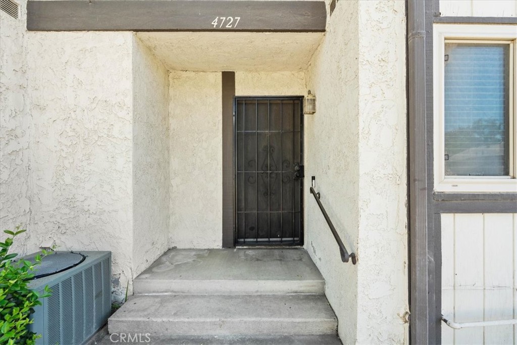4727 Knickerbocker Property Photo 4