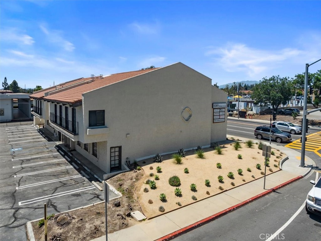 5385 Walnut Avenue Property Photo 8