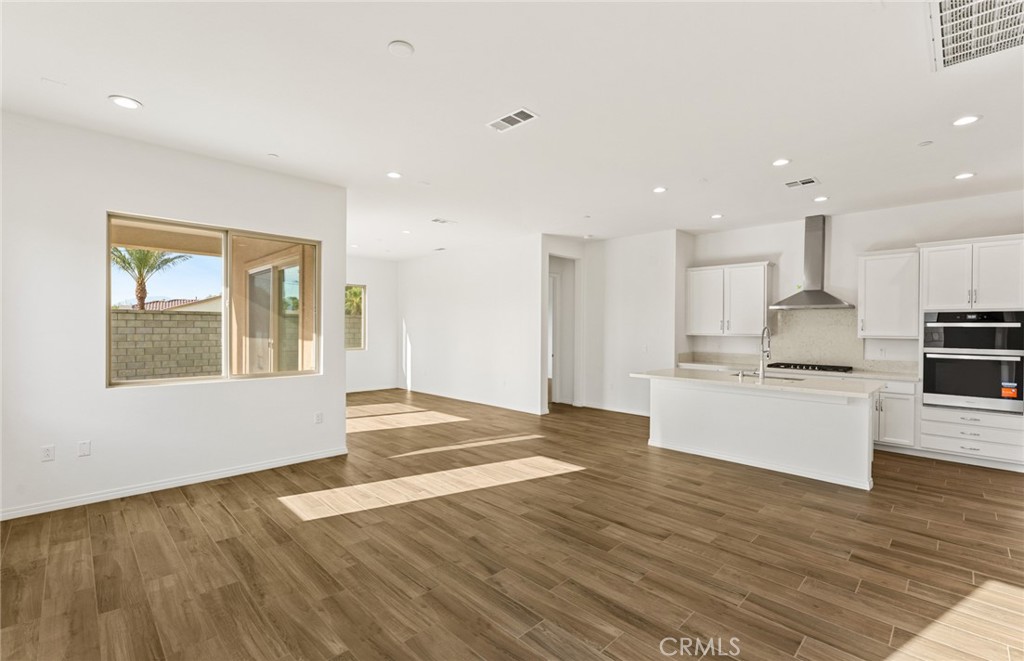 39946 Everglades Drive Property Photo 2