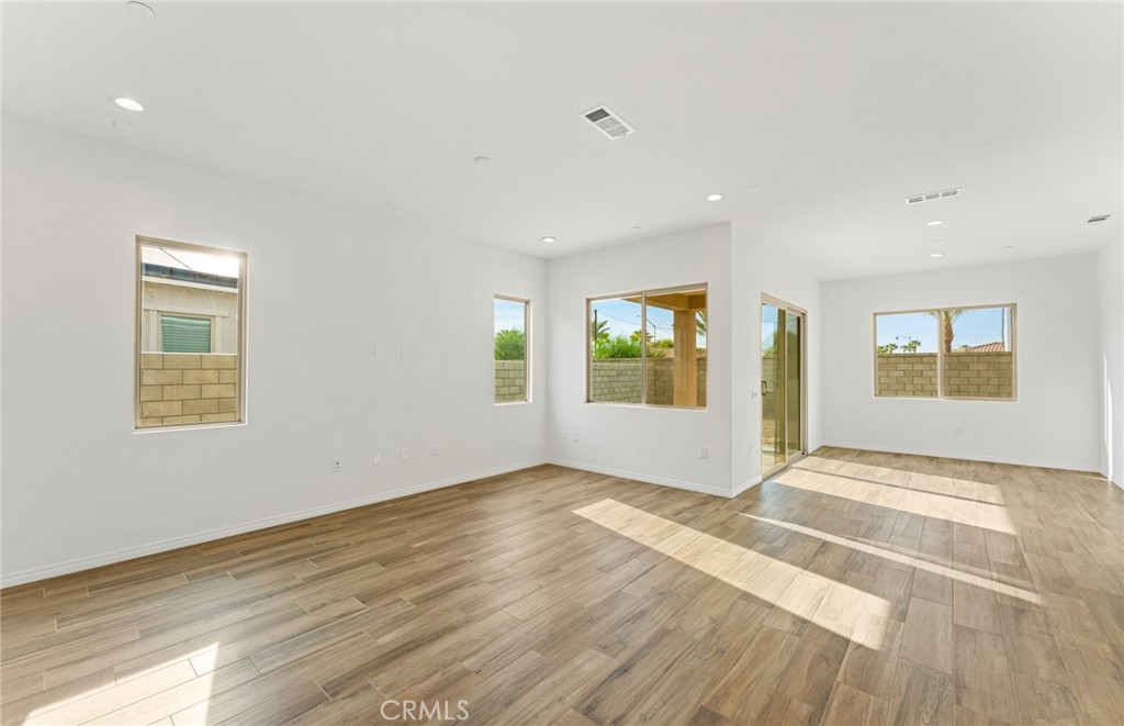 39946 Everglades Drive Property Photo 6