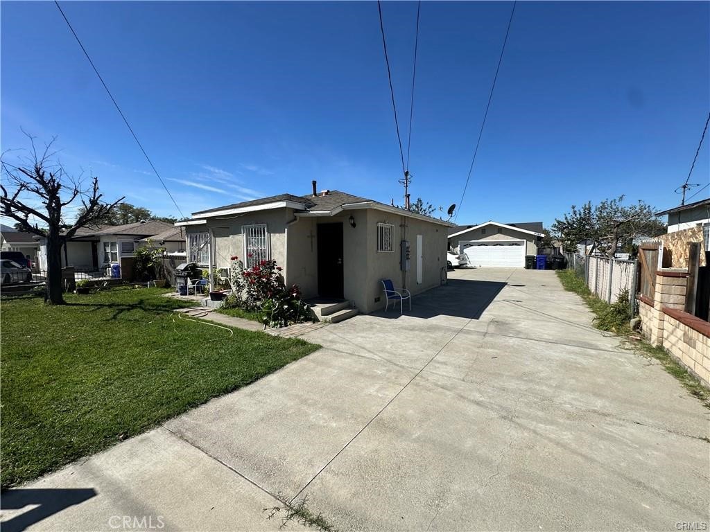 9758 Juniper Property Photo 3
