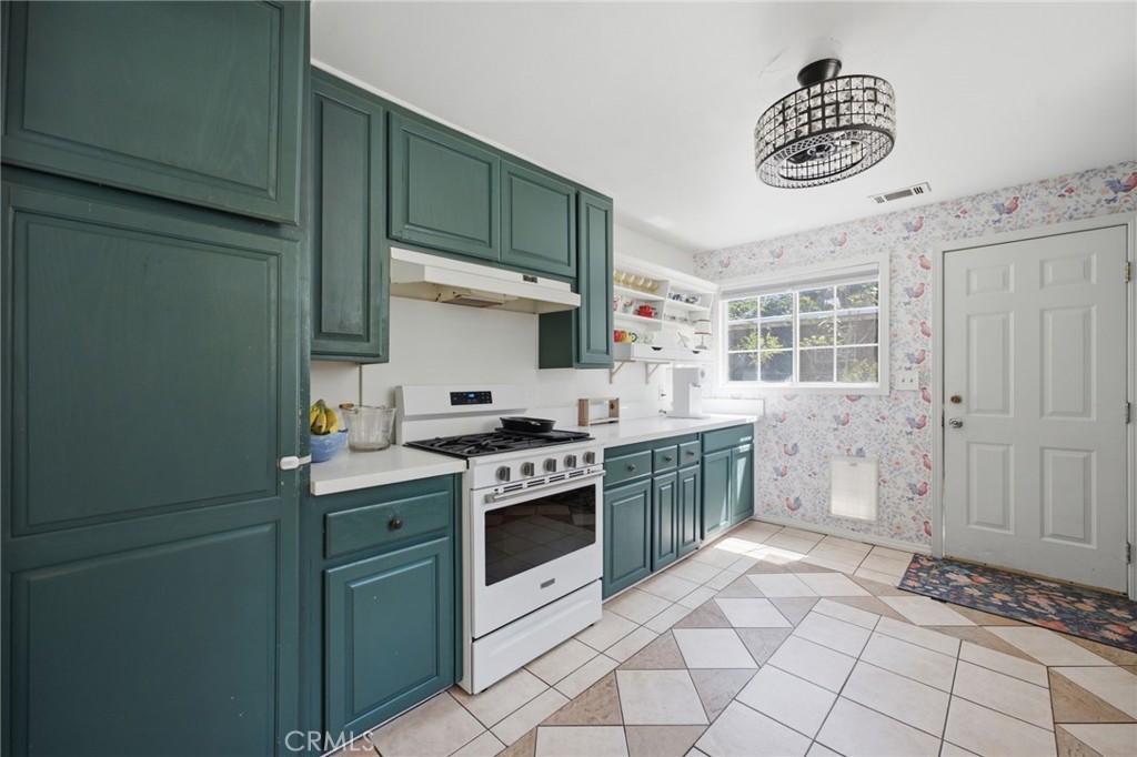 2575 Hillside Avenue Property Photo 11