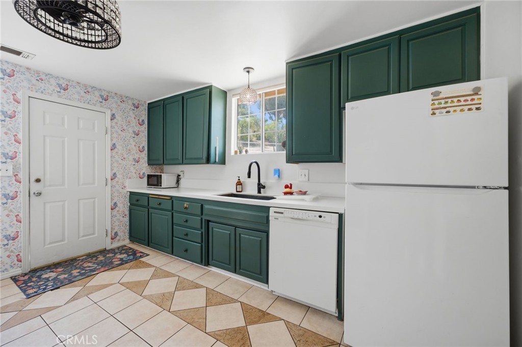 2575 Hillside Avenue Property Photo 12