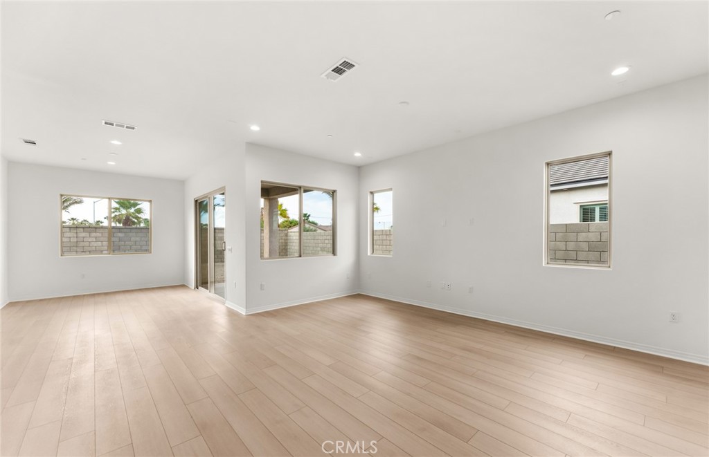 39940 Everglades Drive Property Photo 5