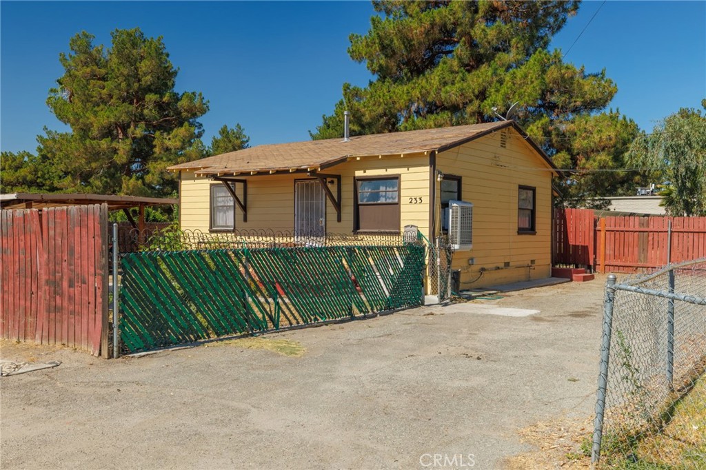 233 9th Property Photo 3