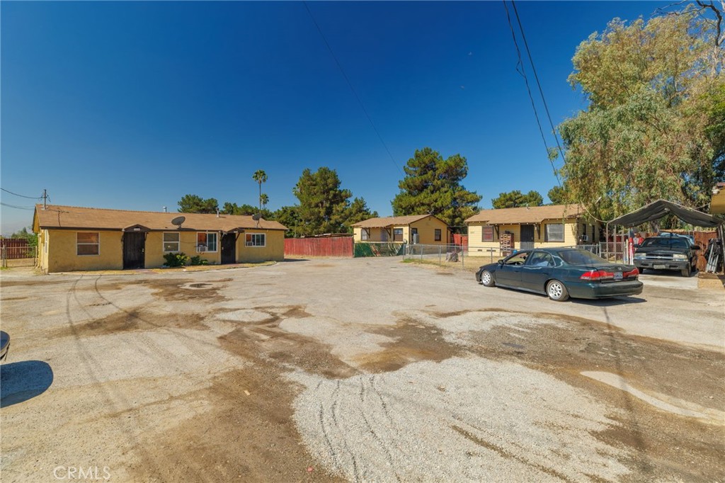 233 9th Property Photo 6