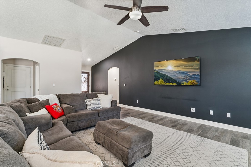 18103 Manzanita Property Photo 6