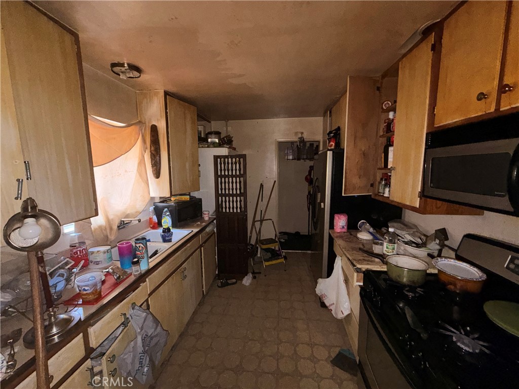 1183 W 19th St Property Photo 5