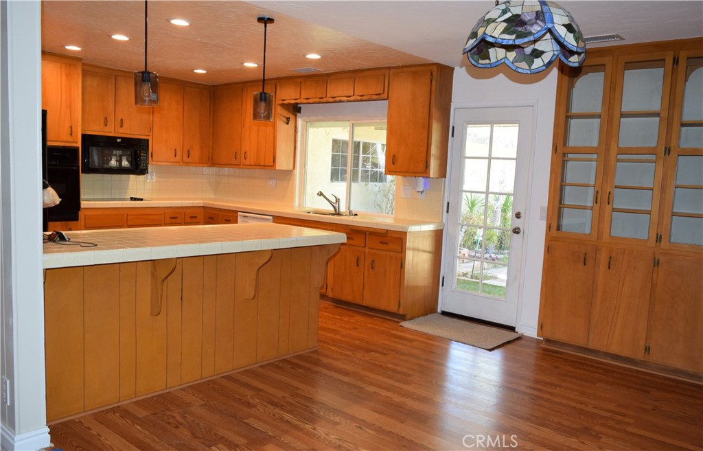 16820 Elm Street Property Photo 4