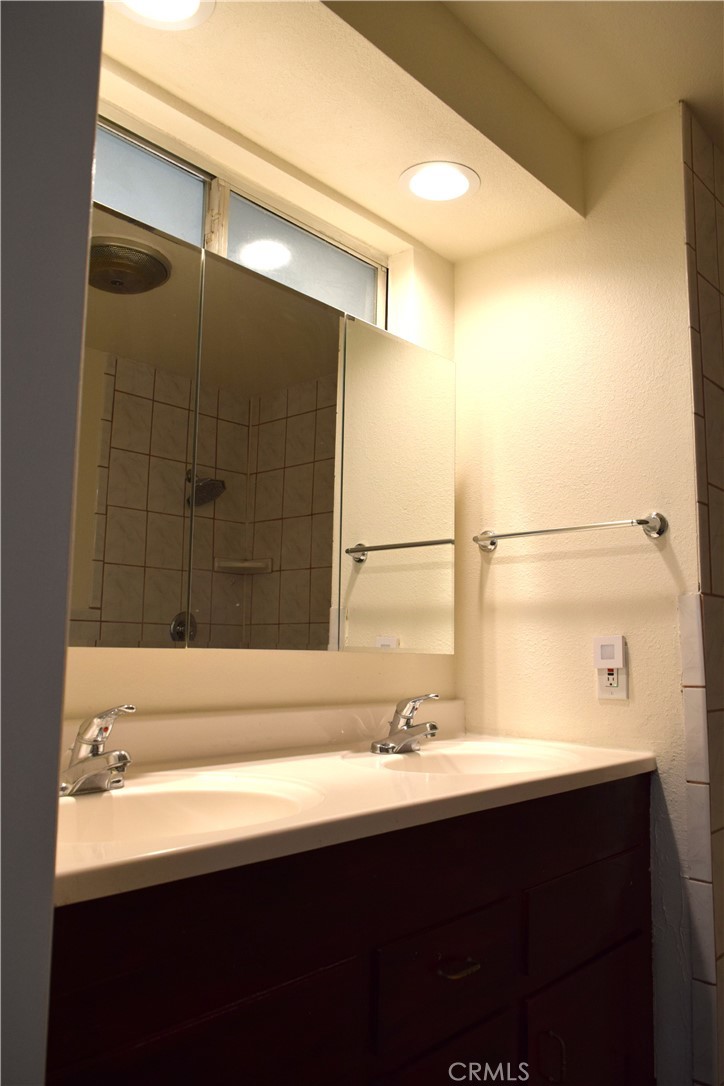 16820 Elm Street Property Photo 14