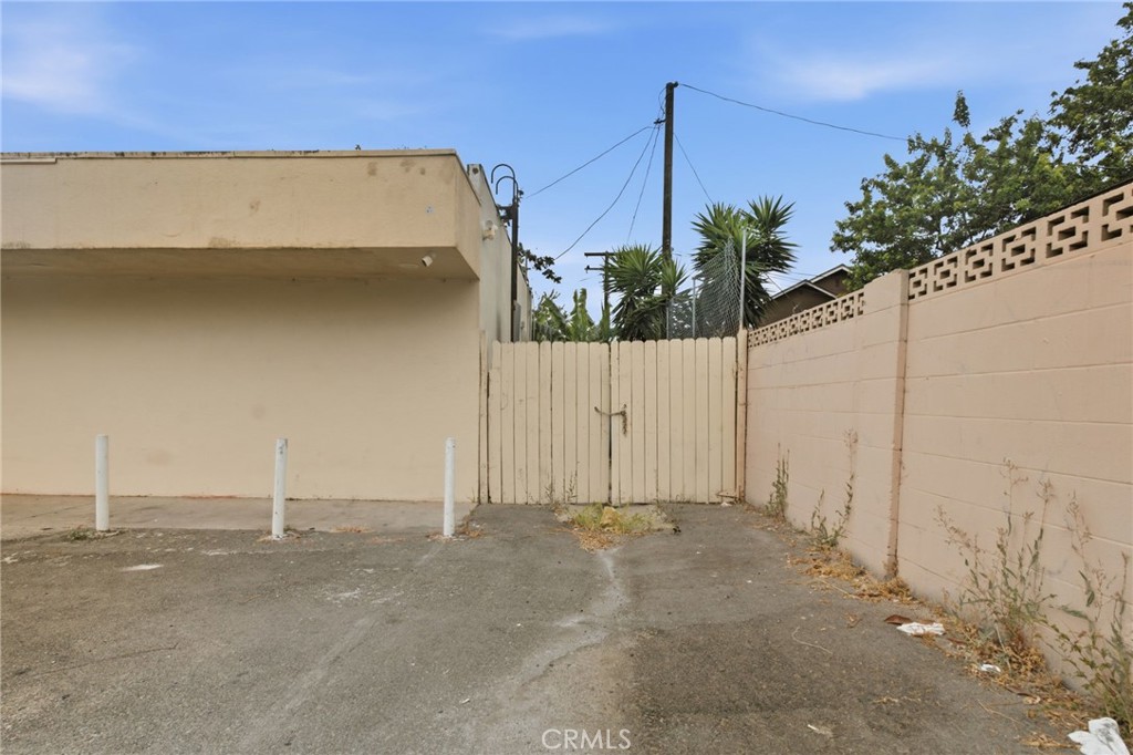 1902 S Standard Property Photo 2