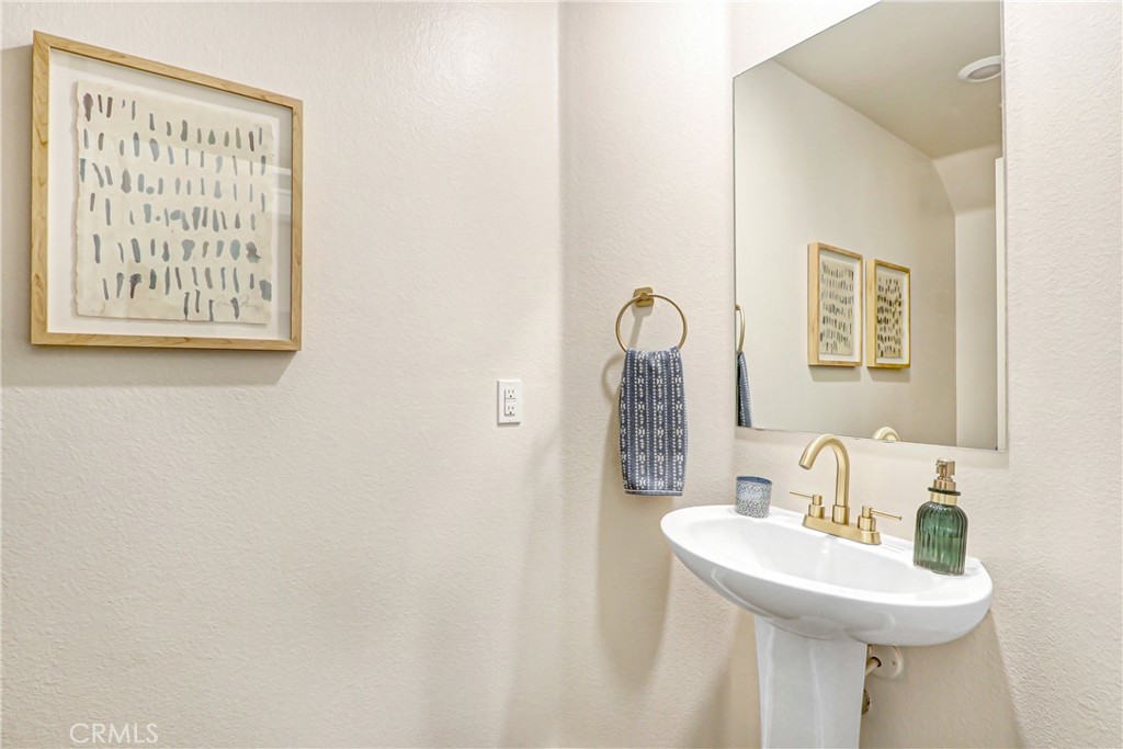 16256 Valley Oak Property Photo 4