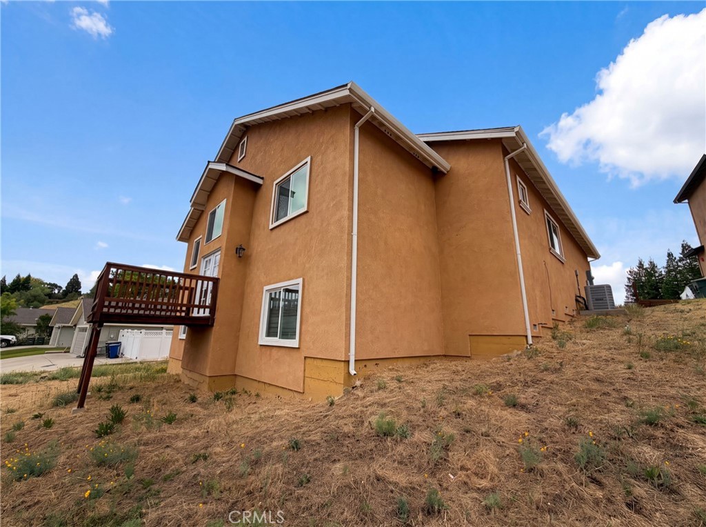 257 Sutter W Property Photo 5