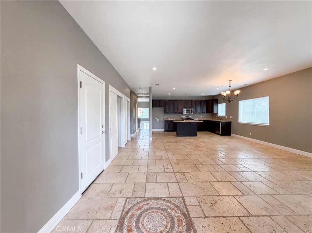 257 Sutter W Property Photo 8