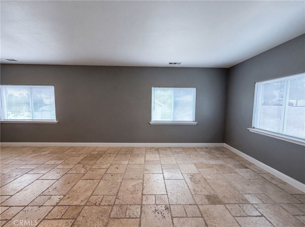 257 Sutter W Property Photo 9