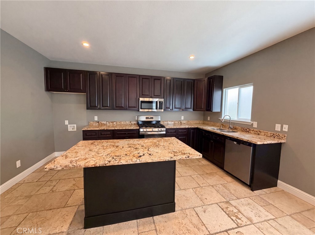 257 Sutter W Property Photo 10