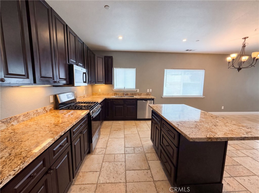 257 Sutter W Property Photo 13