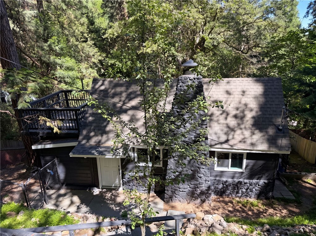 982 Oak Property Photo 1