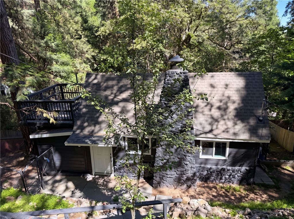 982 Oak Property Photo 1
