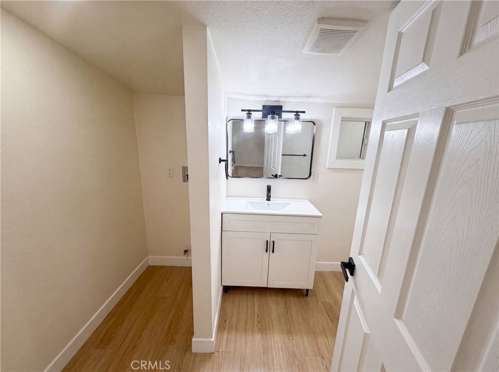 982 Oak Property Photo 6