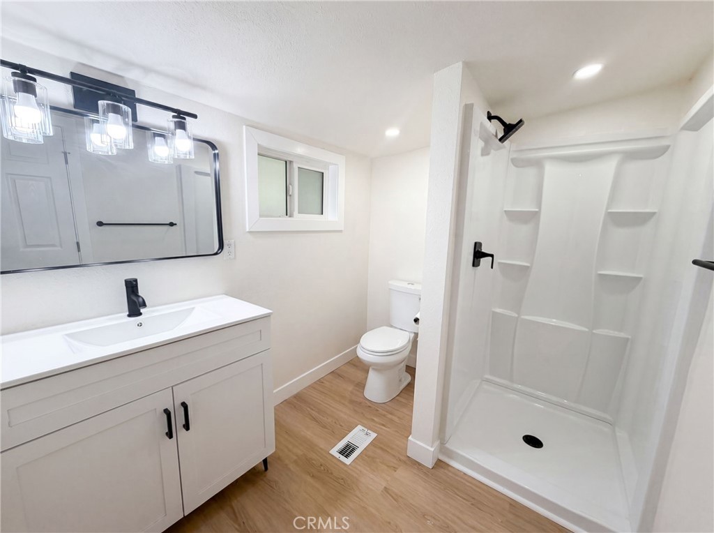 982 Oak Property Photo 7