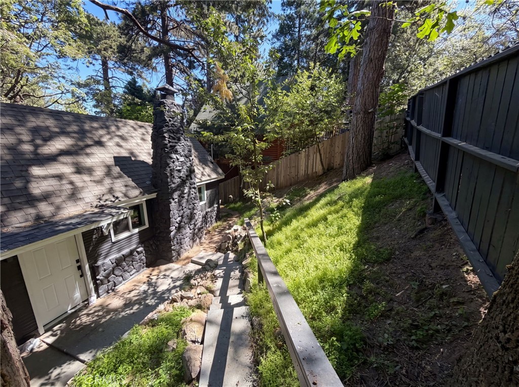 982 Oak Property Photo 15