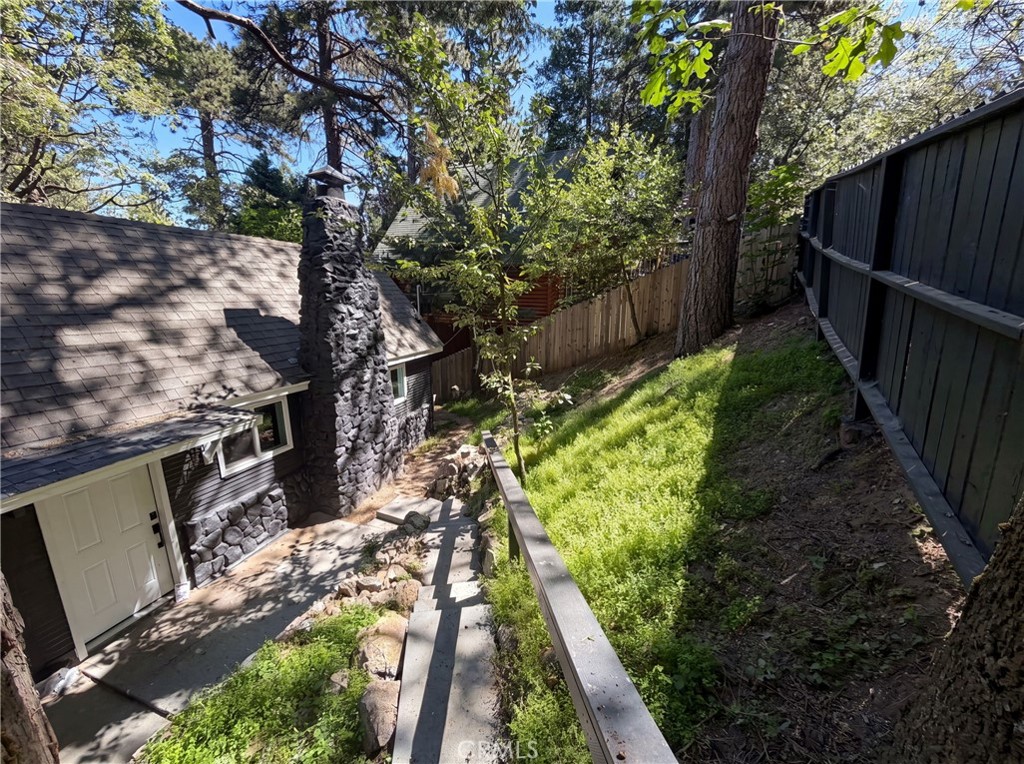 982 Oak Property Photo 15