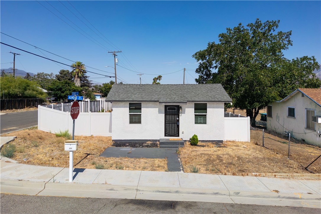 582 N Almond Property Photo 2