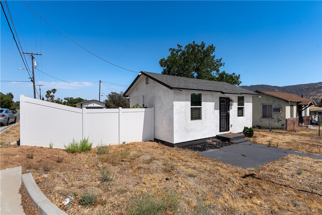 582 N Almond Property Photo 15