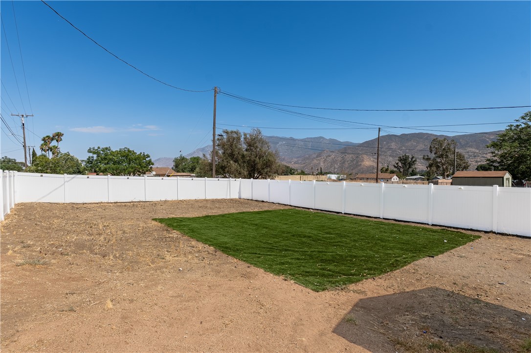 582 N Almond Property Photo 16